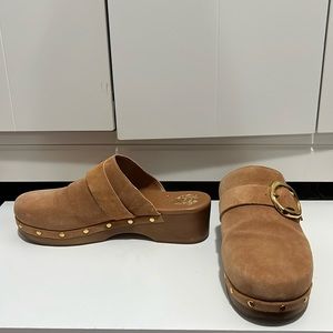 Vince Camuto suede clogs Size 9.5